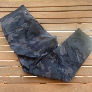 Zyia: Forest Camo Luxe Hi-Rise Capri 20"